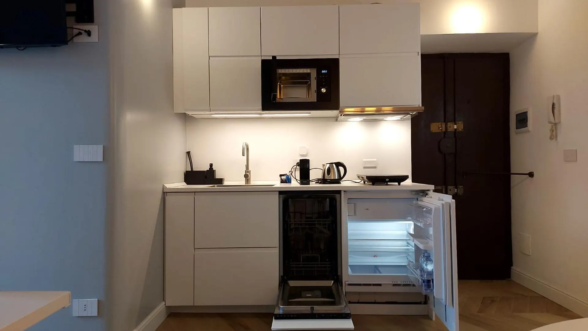 Navigli New Central Studio Apartment Milan 0*,